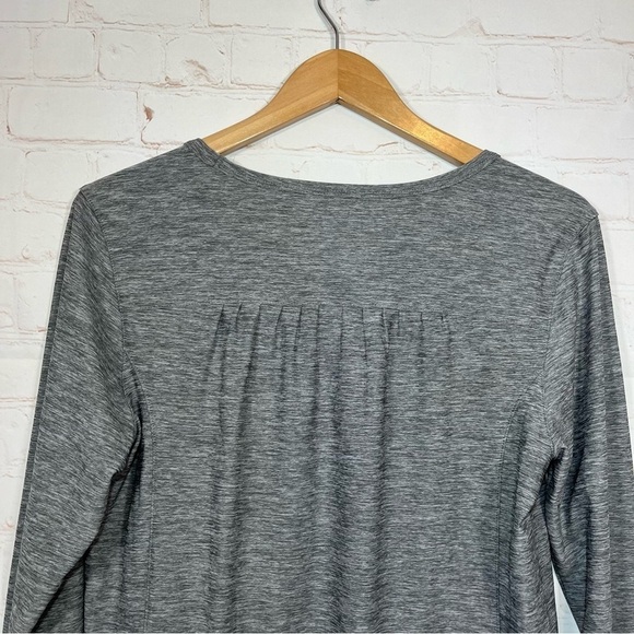 Duluth Trading Shirt Womens Small Gray Lightweight V Neck Pleated Stretch Top - Picture 7 of 9